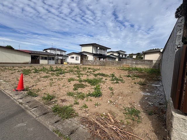 土地：三種町鹿渡字腰巡21番、22番1