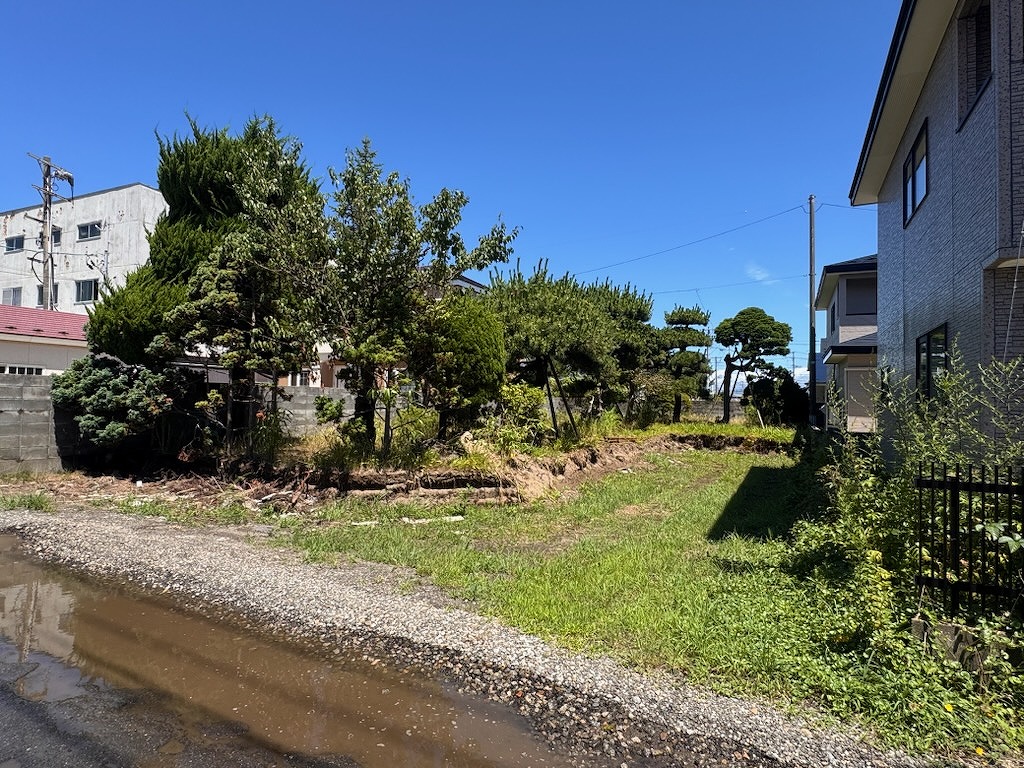 土地：能代市出戸本町130番8、130番12